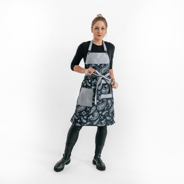 Zástěra Black Bandana – stylová kuchařská zástěra s originálním vzorem